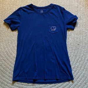 Navy t-shirt from ivory ella. Size medium.